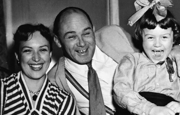 Сергей Лукьянов с Кларой Лучко и дочкой. Сергей Лукьянов с Кларой Лучко и дочкой.