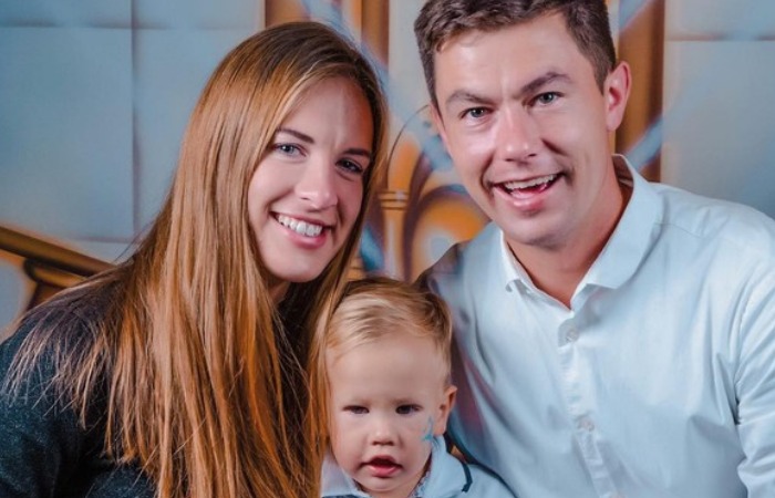 Мария Комисарова и Алексей Чаадаев с сыном.