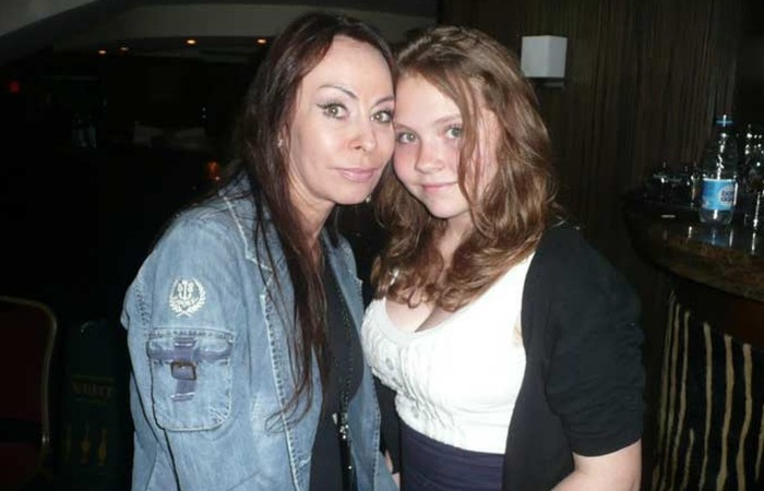 Марина Хлебникова с дочкой.