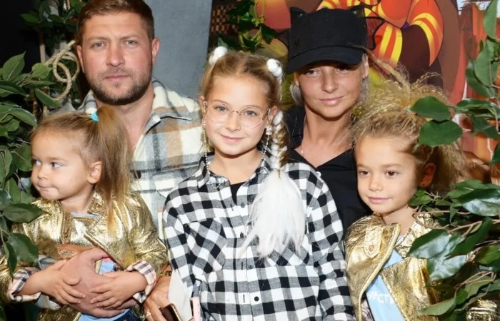 Дарья Сагалова с семьей. Дарья Сагалова с семьей.