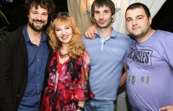 Братья Козловские с мамой.