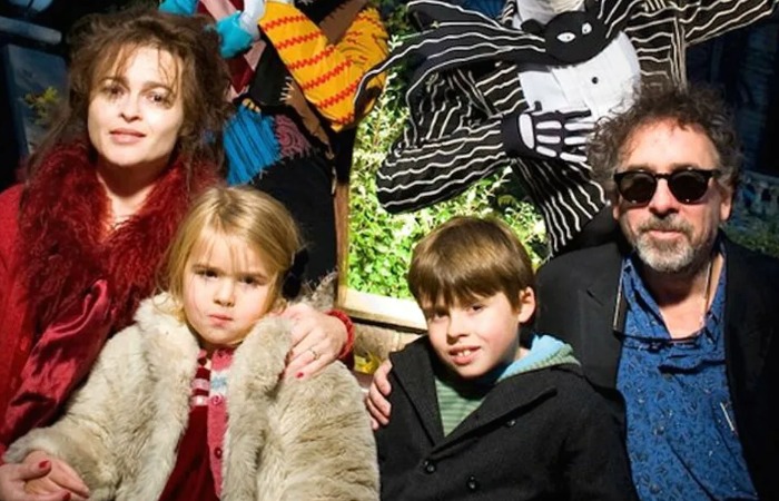 Хелена Бонем Картер и Тим Бертон с детьми. Хелена Бонем Картер и Тим Бертон с детьми.