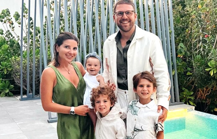 Галина Юдашкина с семьей. Галина Юдашкина с семьей.