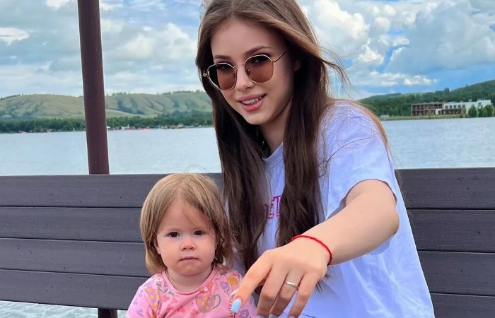 Мария Ильюхина с дочкой. Мария Ильюхина с дочкой.