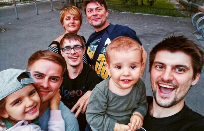 Сергей Белоголовцев с семьей.