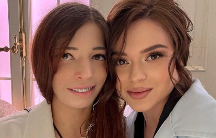 Аделина Сотникова с сестрой Машей. Аделина Сотникова с сестрой Машей.