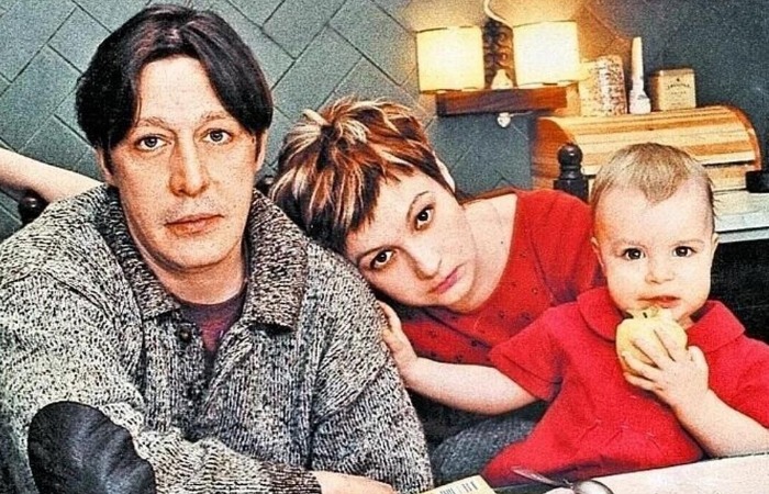 Михаил Ефремов и Ксения Качалина с дочкой. Михаил Ефремов и Ксения Качалина с дочкой.