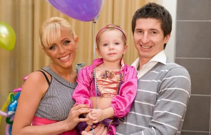 Юлия Началова и Евгений Алдонин с Верой.