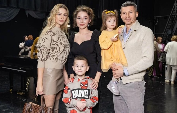 Вера Алдонина с семьей отца.