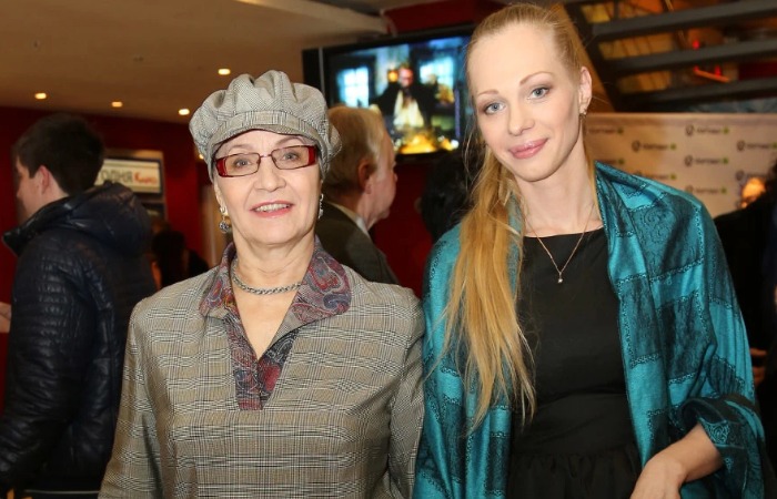 Олеся Рудакова с мамой. Олеся Рудакова с мамой.