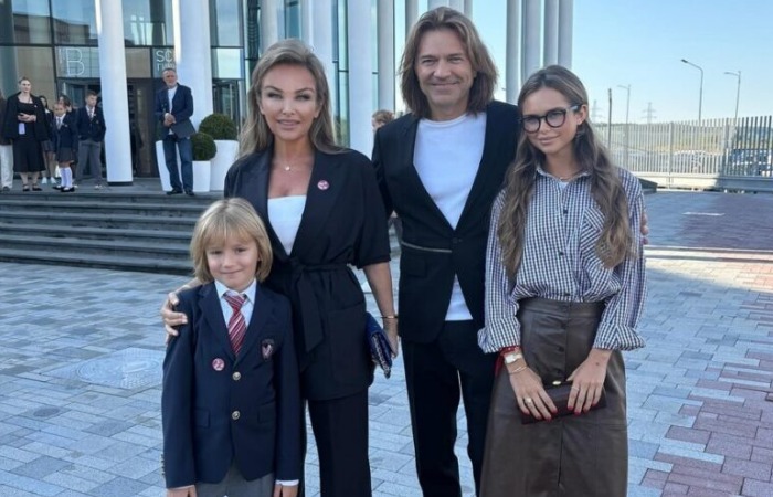 Елена и Дмитрий Маликовы со Стефанией и Марком.