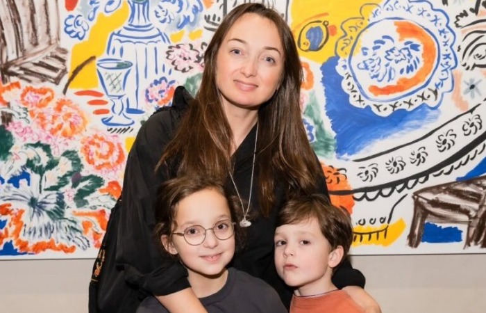 Ольга Изаксон с детьми.