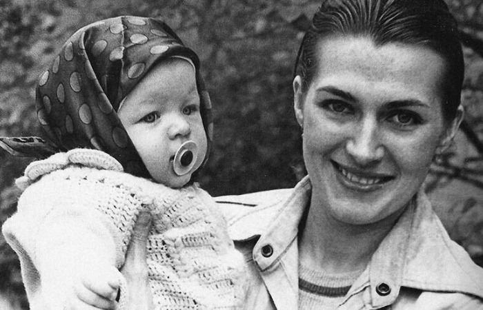 Галина Логинова и Мила Йовович.