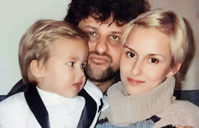 Александр Самойленко с женой Еленой и сыном Александром.
