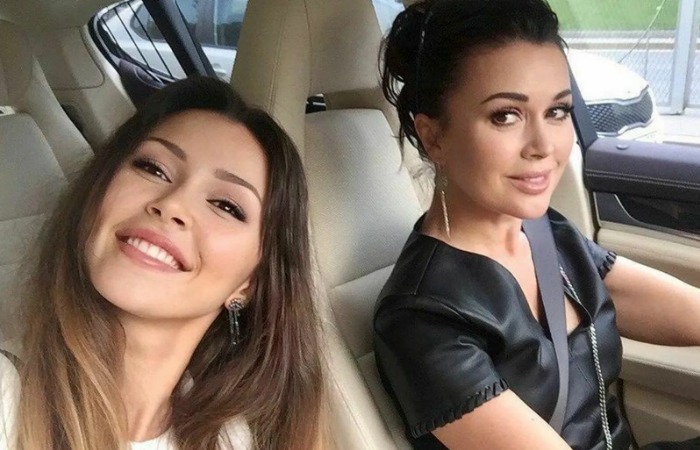 Анна Заворотнюк с мамой. Анна Заворотнюк с мамой.