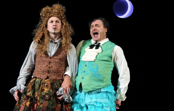 Дмитрий Шаракоис в театре.