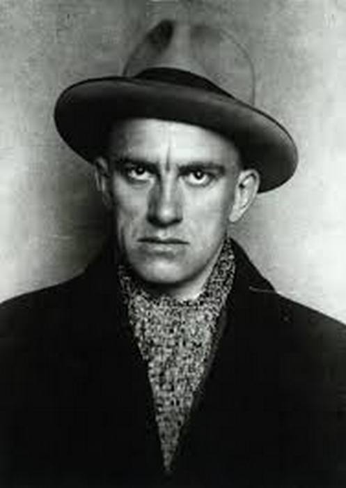 Владимир Маяковский. Фото: https://www.eg.ru