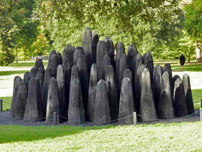 Красота сгоревших деревьях в скульптурах от Дэвида Нэша (David Nash)