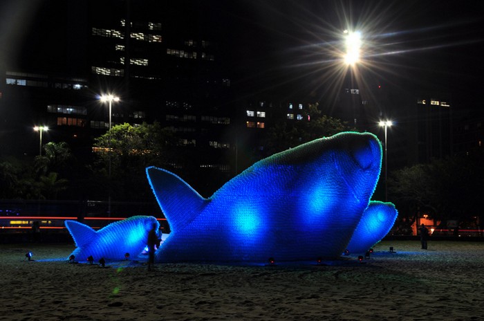 Пластиковые рыбы The Big Fishes – экологическая инсталляция в саммиту Большой Двадцатки