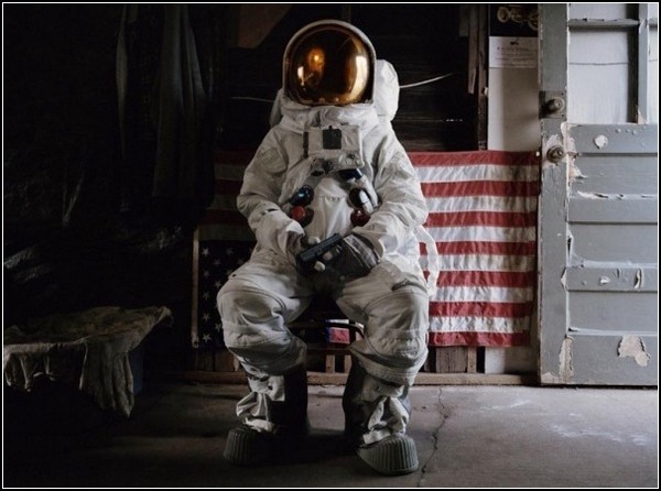 Astronaut Suicides от Нила Дакосты (Neil Dacosta)