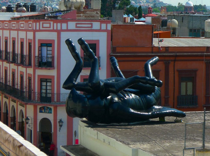 Дохлая муха (Mosca Muerta) — украшение Дня Мертвых в Мексике от Флорентина Хофмана (Florentijn Hofman)