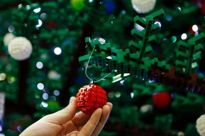 LEGO Christmas tree - рождественская елка из LEGO на вокзале в Лондоне