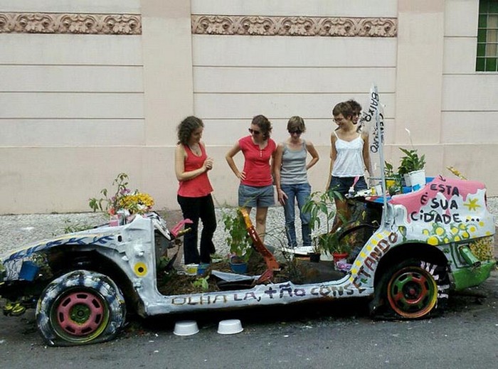 Ocupe Carrinho – вторая жизнь автомобилей, оставленных на улице. Проект от Фелипе Каррелли (Felipe Carrelli)