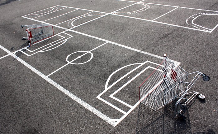 Don't pay, play – спортивная инсталляция на парковке супермаркета