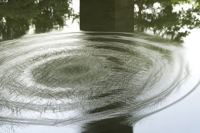 Скульптуры из воды Sonic Water Lilies от Филиппа Паррено (Philippe Parreno