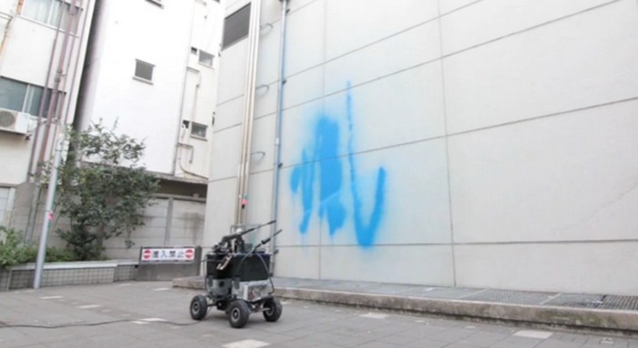 Робот Senseless заменит художников граффити