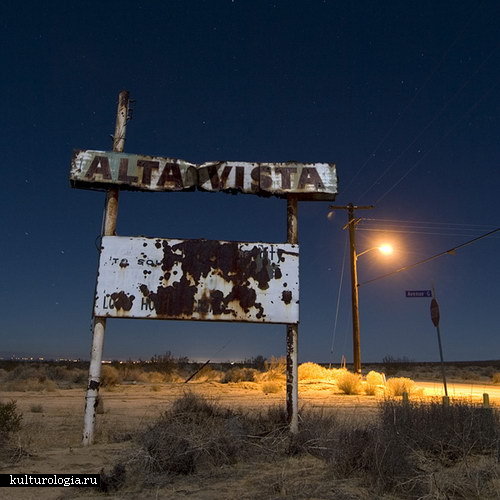 Ночные фото покинутых мест в цикле Lost America