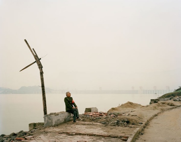 Манифесты одиночества и техногенной катастрофы в фотографиях Nadav Kander