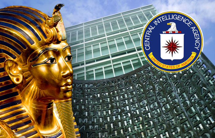 Скульптура Криптос перед зданием ЦРУ в США.