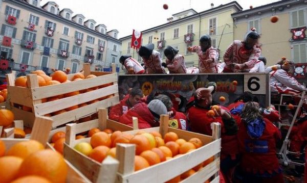 Апельсиновая битва в Италии