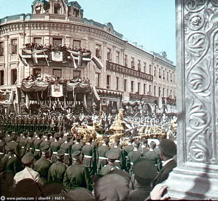 Гостиница «Париж» во время коронации Николая II. 1896 год.