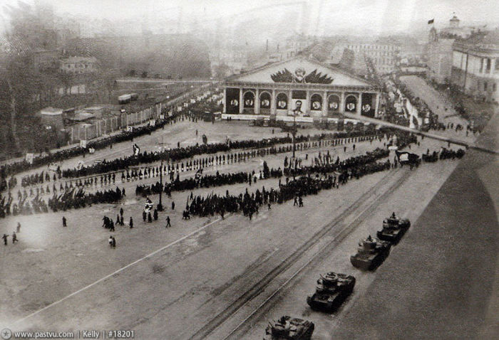 Демонстрация 7 ноября 1937. Манежная площадь.