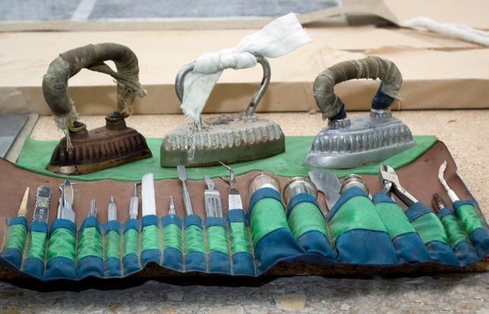 Инструменты реставратора живописи. фото: dumskaya.net