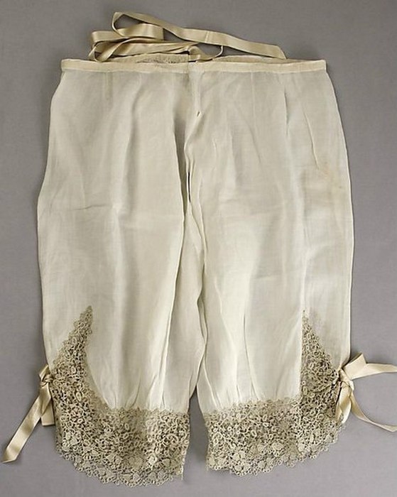 какое нижнее белье носили в 19 веке