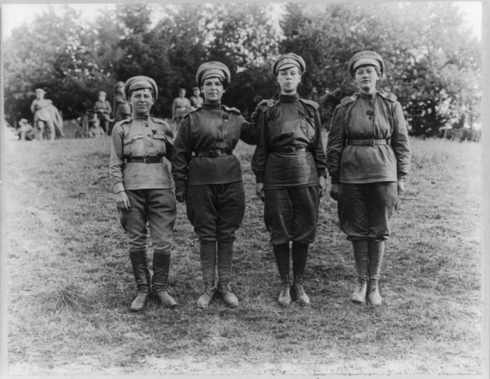 Бойцы женского батальона.