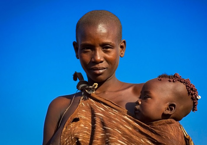Женщина боди с ребёнком. Источник: www.aravot.am
