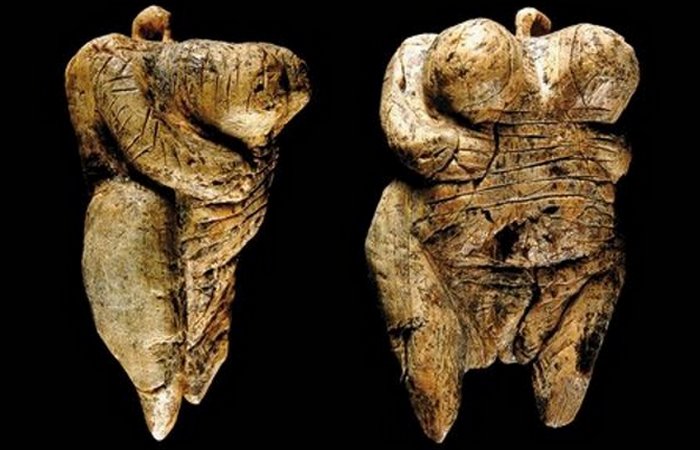 Статуэтка  из слоновой кости Венера Холе-Фельс.