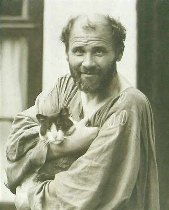 Густав Климт с котёнком.