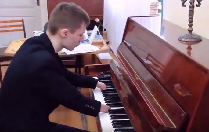 Алексей Морозов - пианист без пальцев