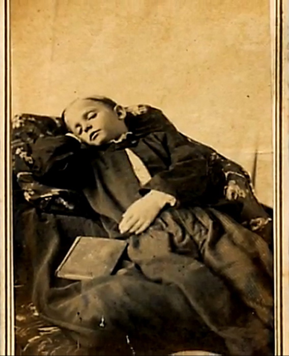Re: посмертных фотографий людей из викторианской эпохи