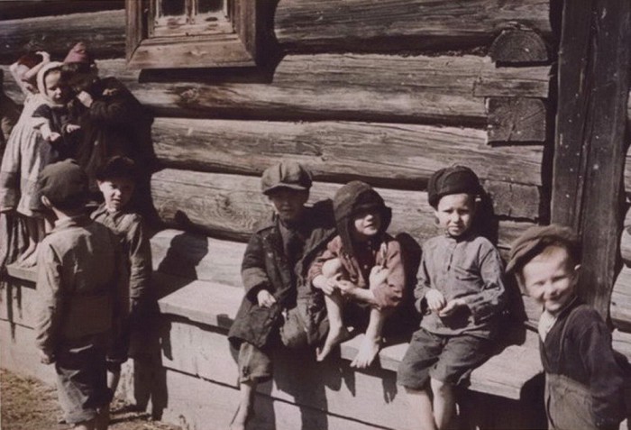 Деревенские дети. 1942 год. Калужская область.
