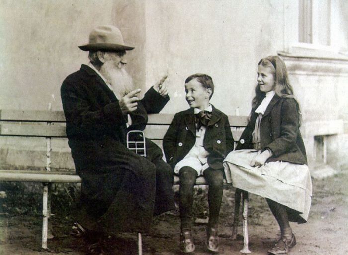 Лев Толстой с внуками Соней и Ильей в Крекшино