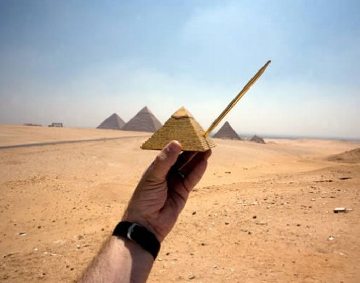 Подставка для ручки в виде пирамиды Гизы, Каир, Египет.
