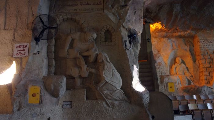 Интерьеры коптского храма в Заббалине.