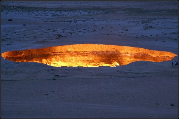 Ворота ада: газовый кратер Дарваза посреди пустыни