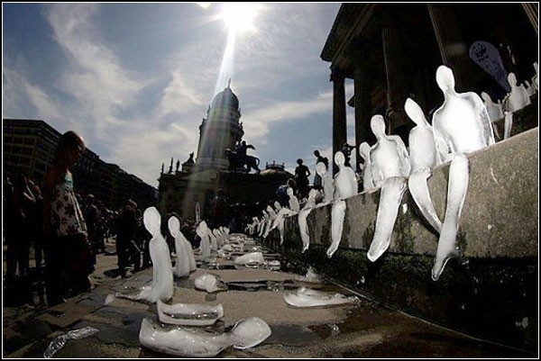 Скульптуры в рекламе. Ледяные статуи против глобального потепления